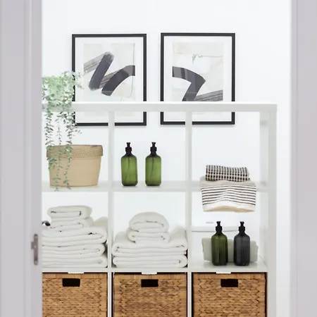 Vlc Host - Manya Valence